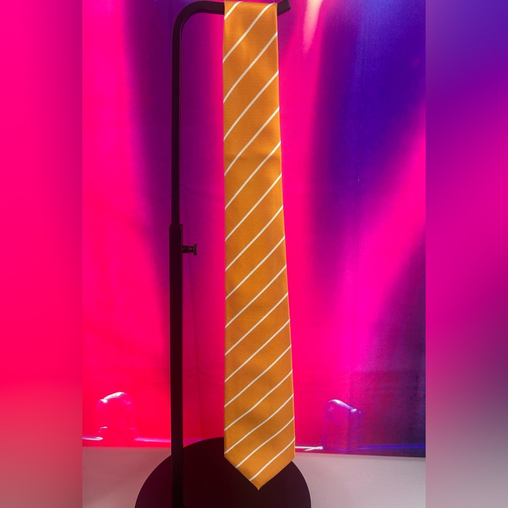 Feraricci men’s tie.